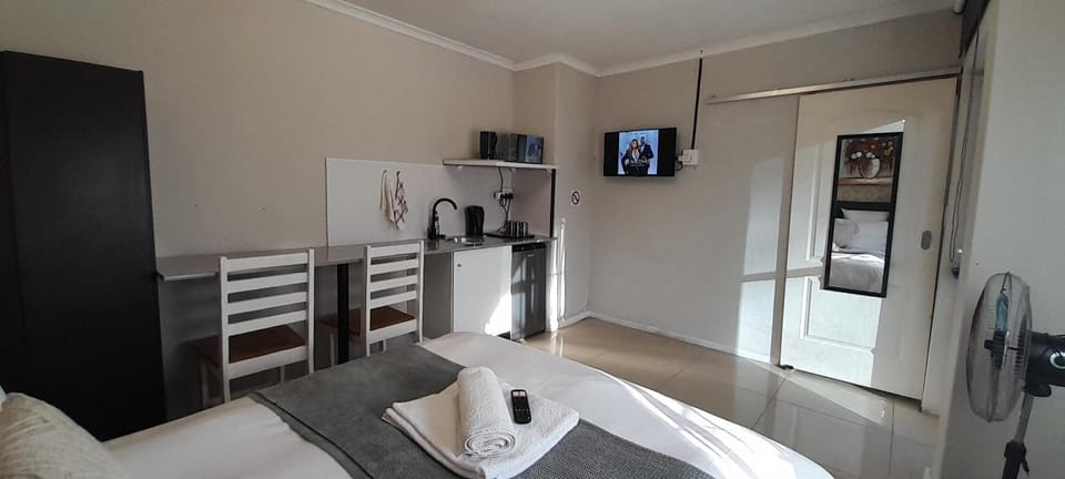 Naliya Guest house Bed and Breakfast in Cape Town