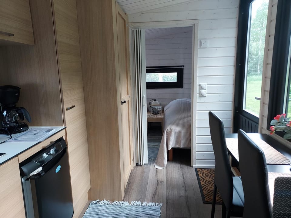 Kitchen or kitchenette, Photo of the whole room, Dining area