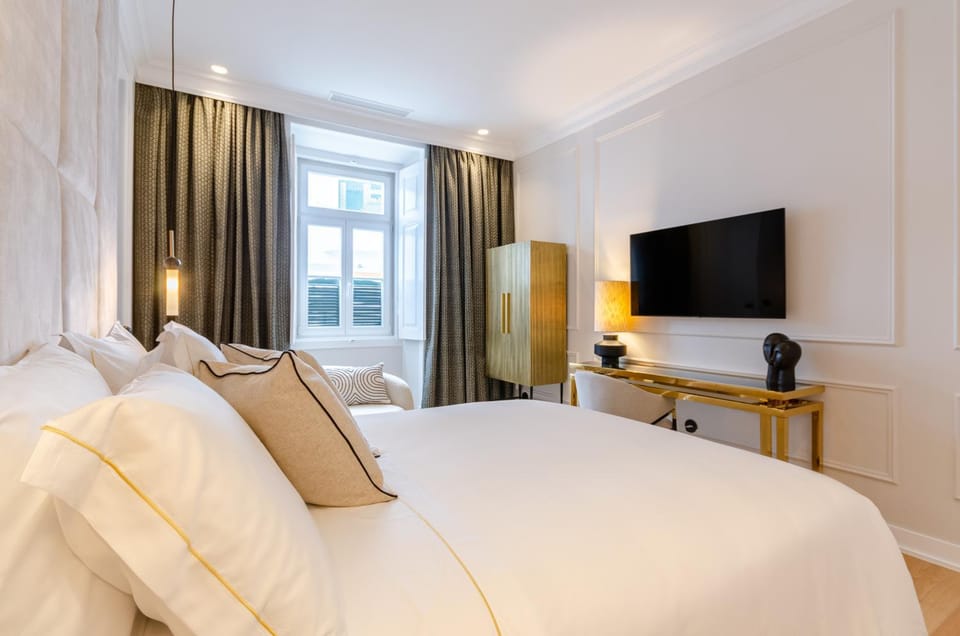 Bed, TV and multimedia, Bedroom, hair dresser, wardrobe