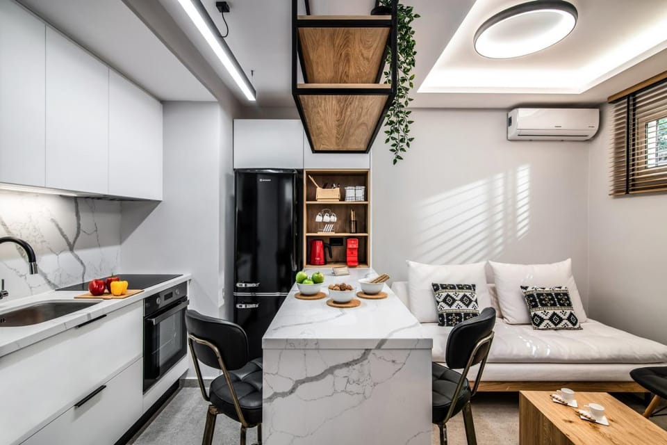 Kitchen or kitchenette, Living room, Food and drinks, Photo of the whole room, Seating area, Dining area, Food, pet friendly, air conditioner