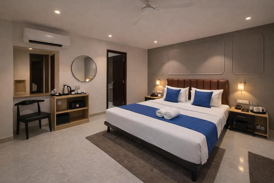 Bed, TV and multimedia, Photo of the whole room, Bedroom, fireplace, wardrobe, air conditioner