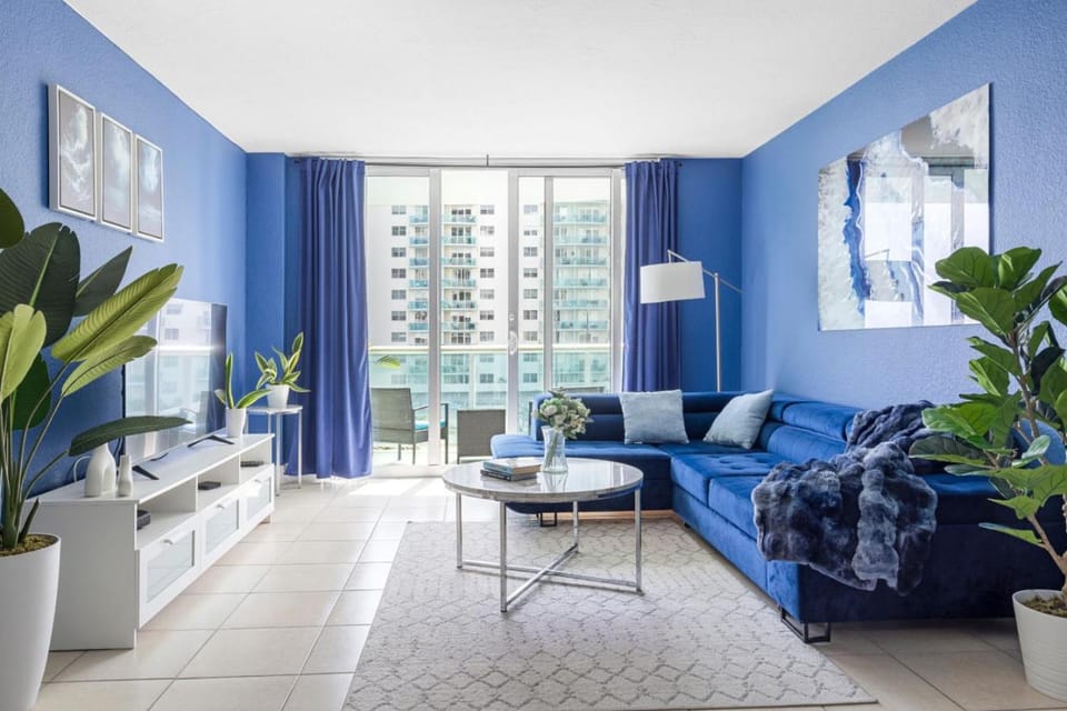 Beachfront 1-Bedroom Apartment with Ocean View, Pool and Gym in Hollywood Beach Apartment in Hollywood Beach