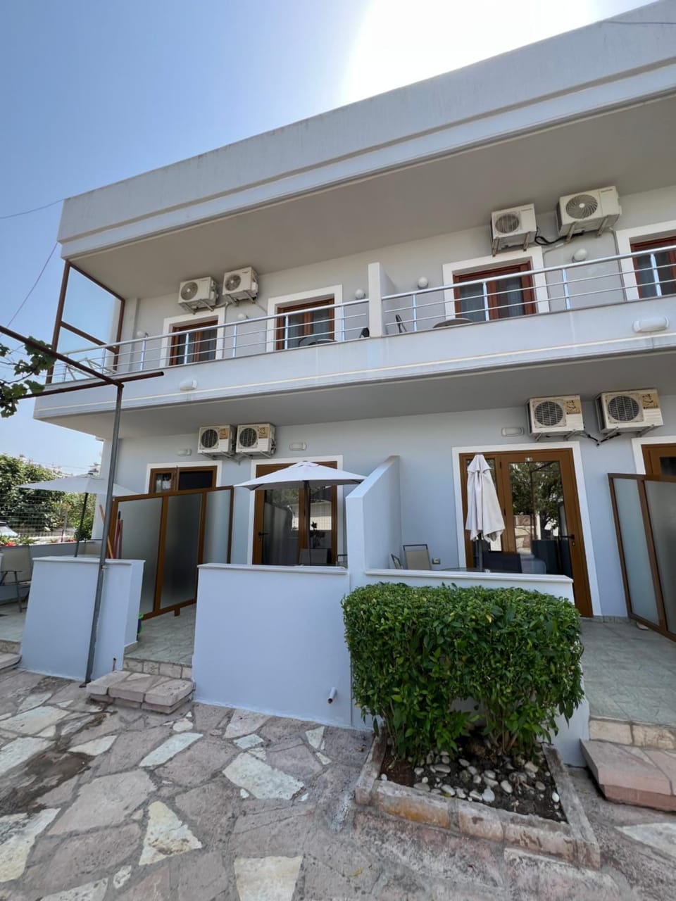 Property building, Day, Balcony/Terrace