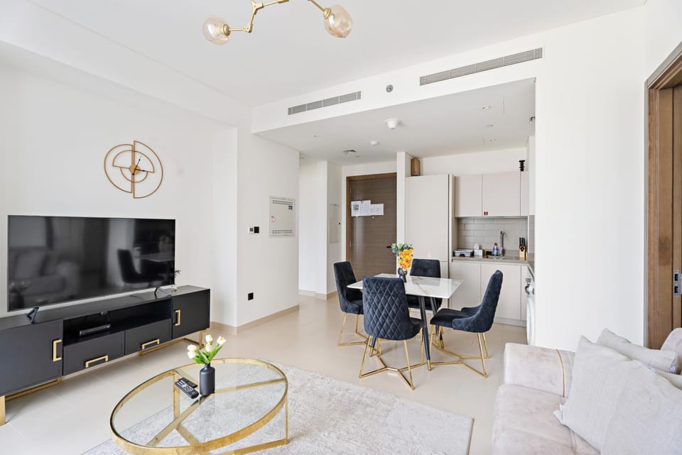 Communal lounge/ TV room, TV and multimedia, Kitchen or kitchenette, Living room, Seating area, Dining area, Evening entertainment