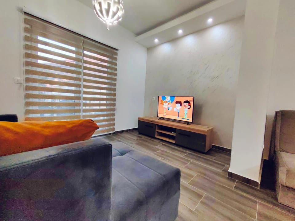 Communal lounge/ TV room, TV and multimedia, Living room, Seating area, Evening entertainment