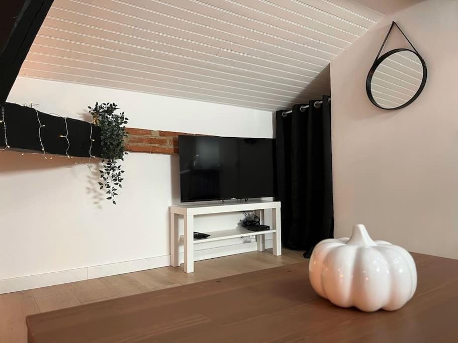 Communal lounge/ TV room, TV and multimedia