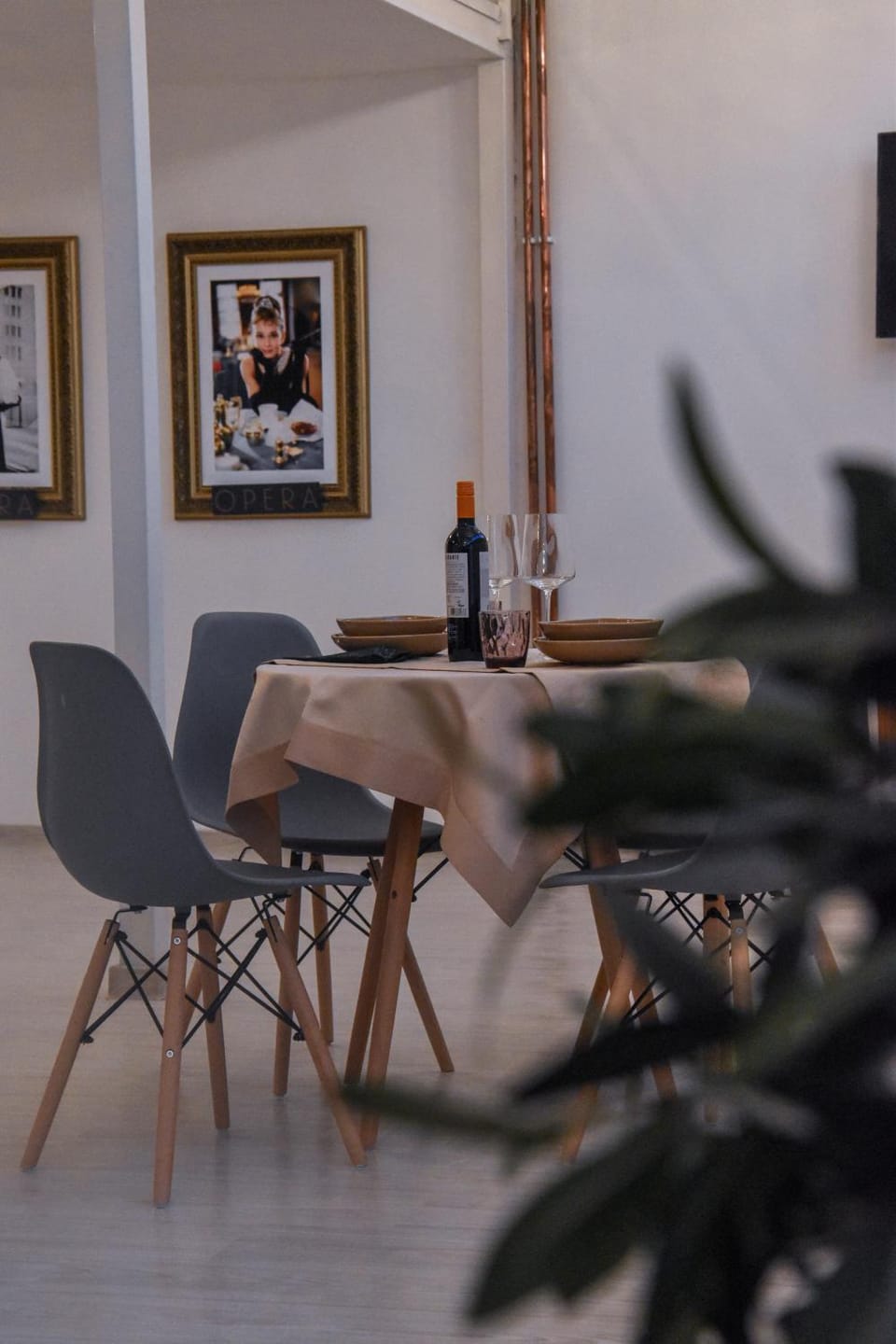 Decorative detail, Seating area, Dining area
