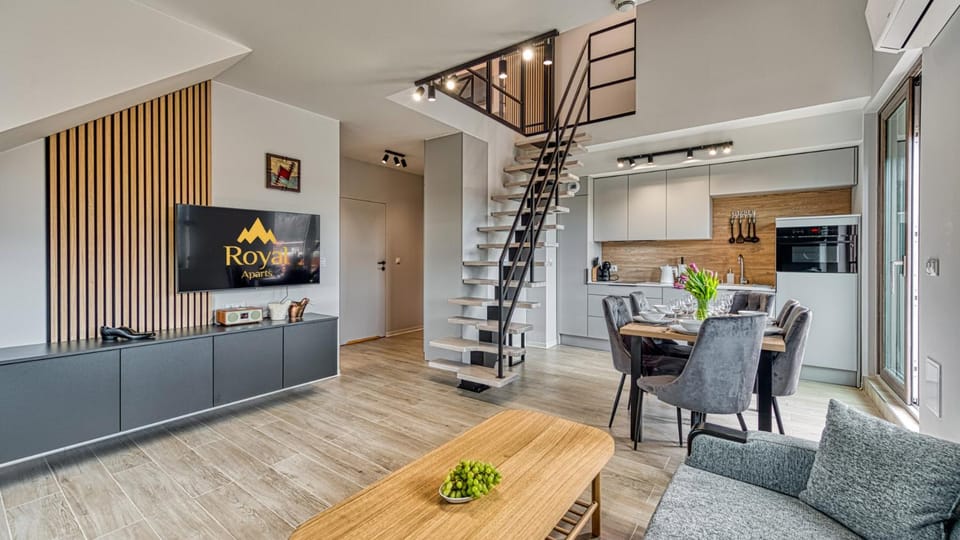 TV and multimedia, Kitchen or kitchenette, Seating area