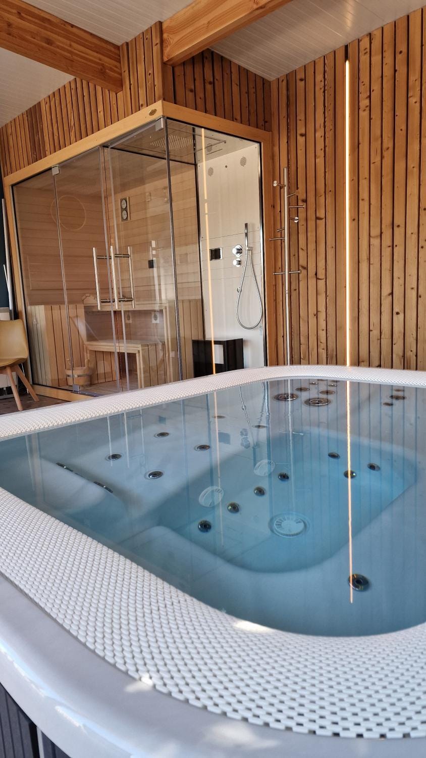 Hot Tub, Hot Tub, Sauna, Spa and wellness centre/facilities