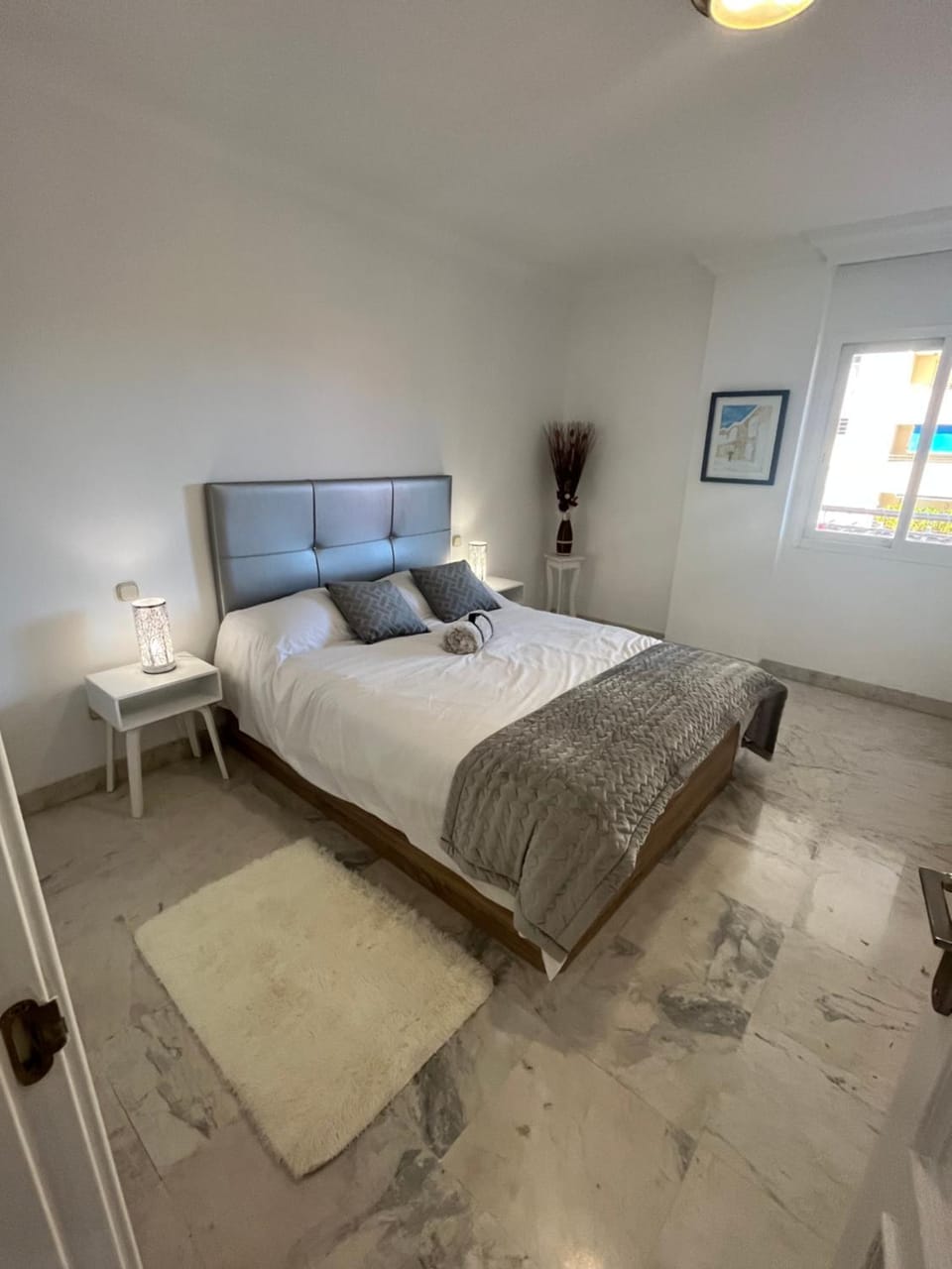 Heart of Puerto Banus newly renavated Free parking , WIFi ,Pool,Gym,Padel court Apartment in Marbella