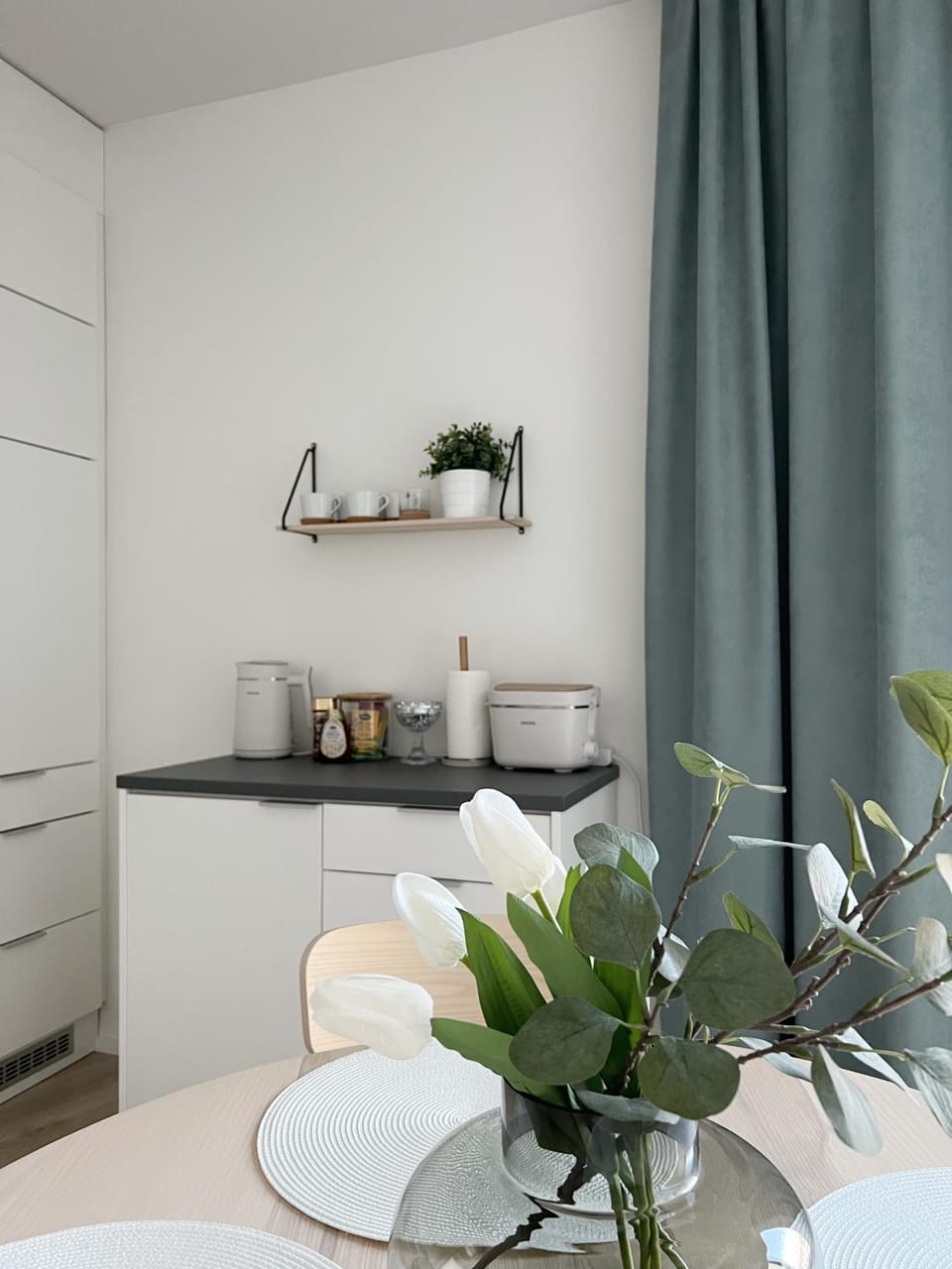 Breakfast, kitchen