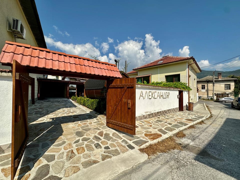 Къща за гости “Александър” Villa in Velingrad