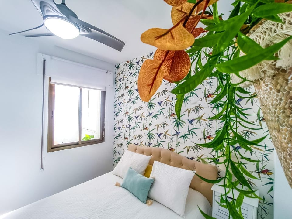 Bed, Photo of the whole room, Bedroom, fireplace