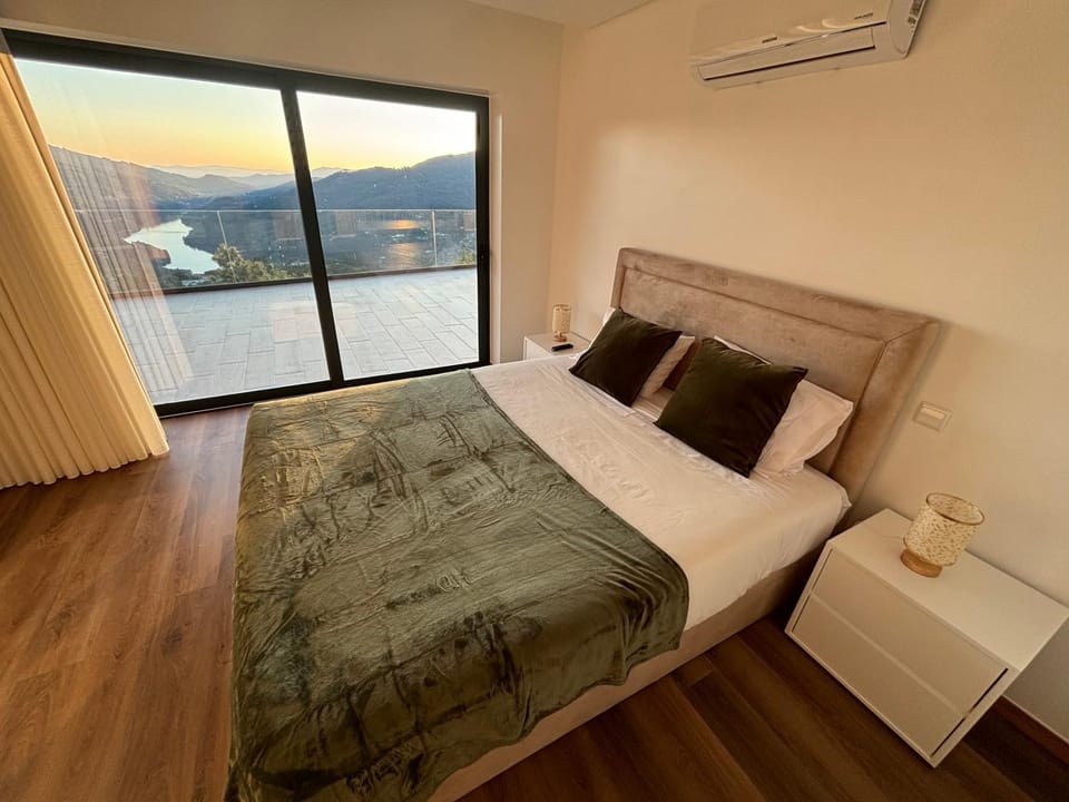 Bed, Natural landscape, Photo of the whole room, Bedroom, Mountain view, air conditioner