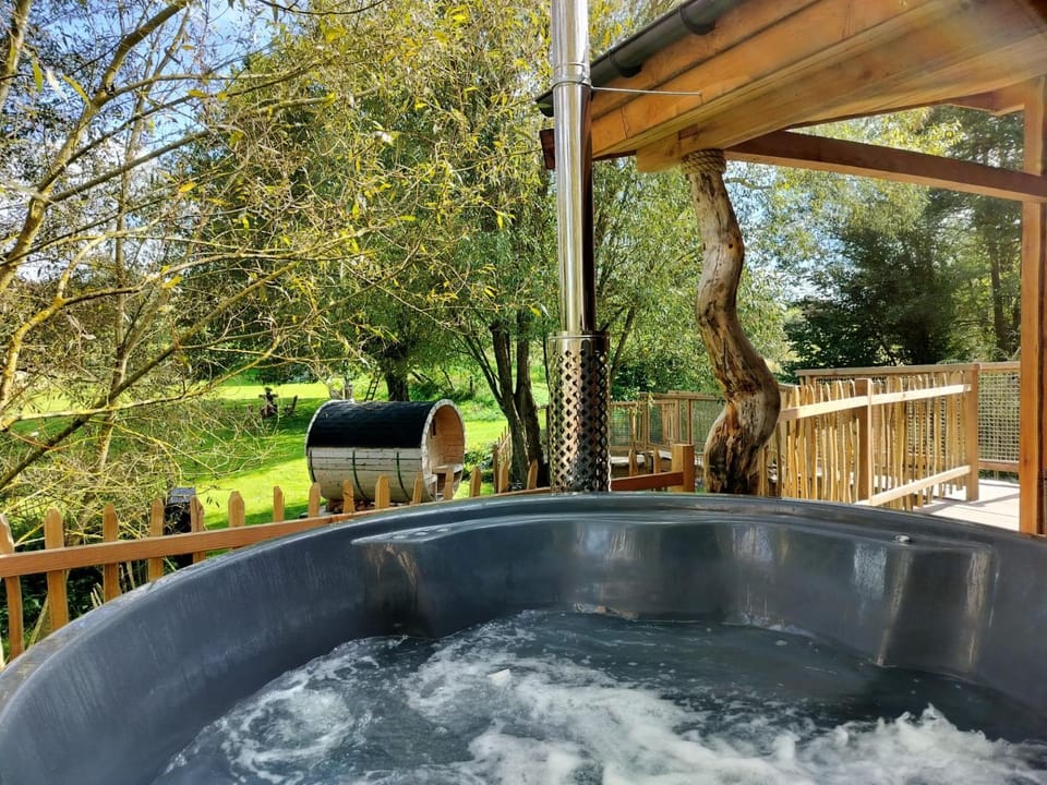 Hot Tub, Sauna