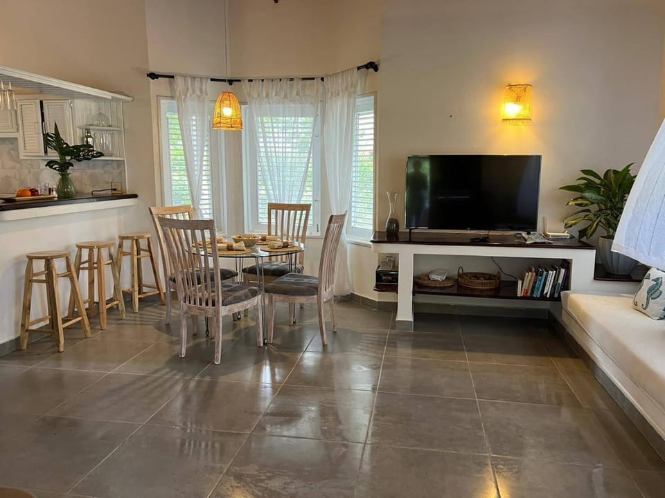 TV and multimedia, Living room, Dining area
