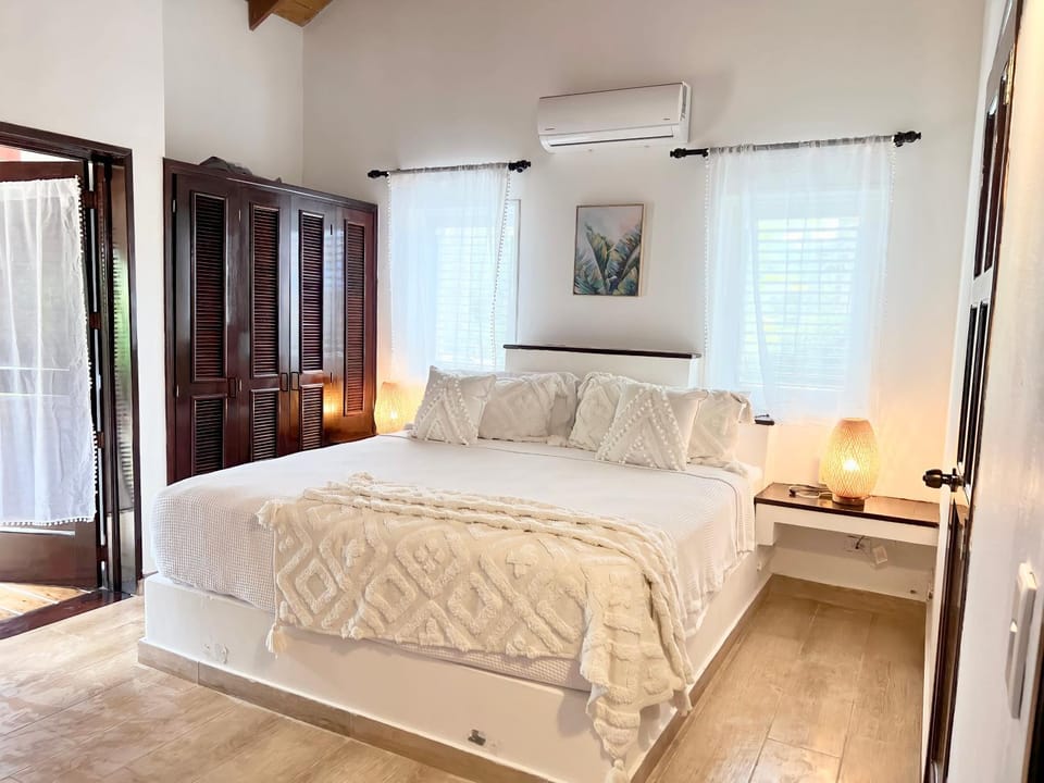 Bed, Bedroom, wardrobe, air conditioner