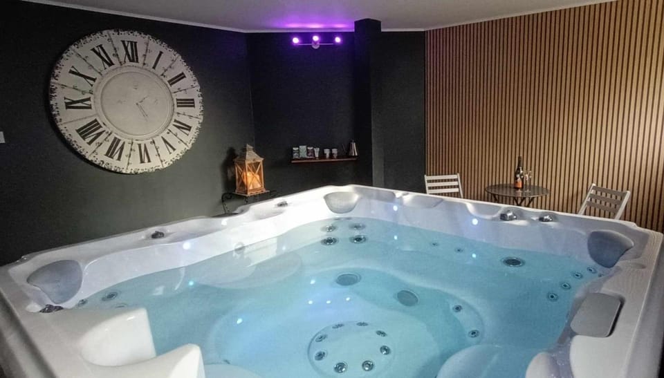 Hot Tub, Spa and wellness centre/facilities
