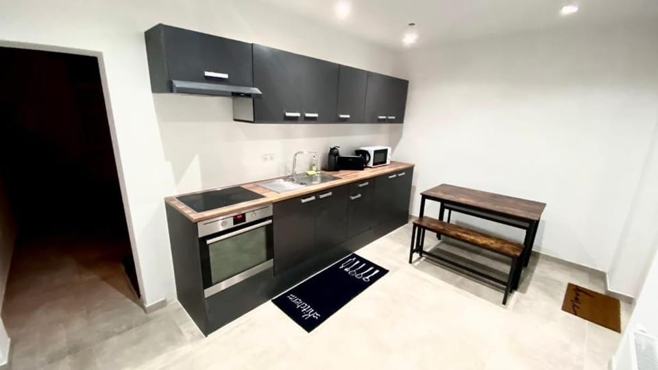 Maison proche du centre ville de la gare l aéroport de Charleroi House in Charleroi