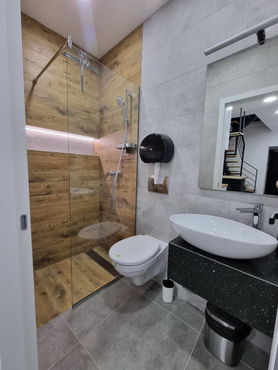 Shower, Toilet, Bathroom, fireplace, heating, towels