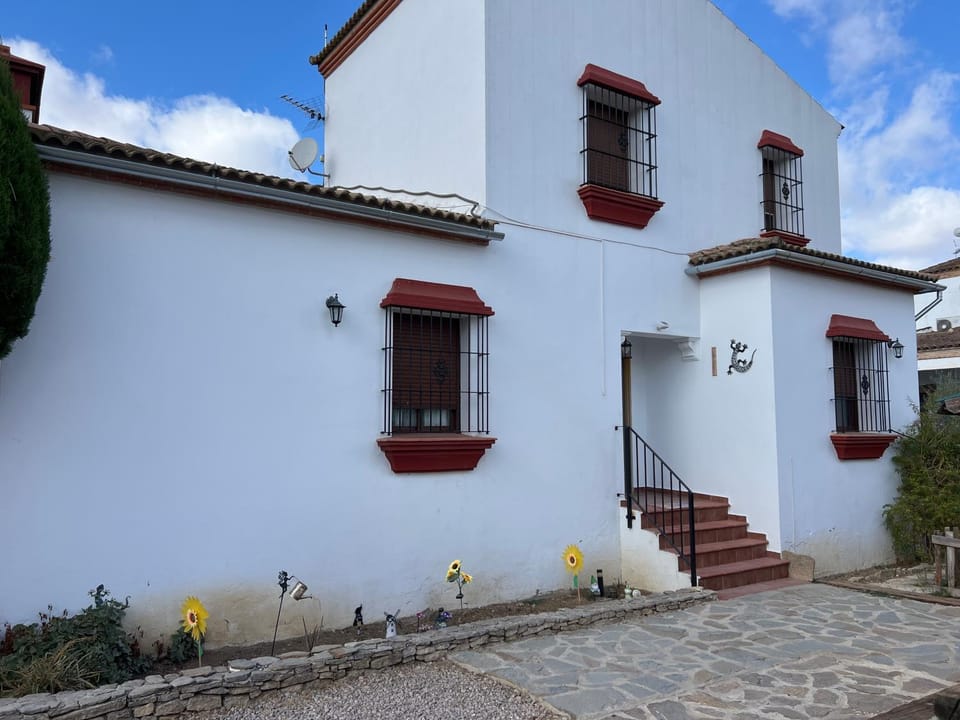 Agradable casa con piscina en la serranía. House in Sierra de Cádiz