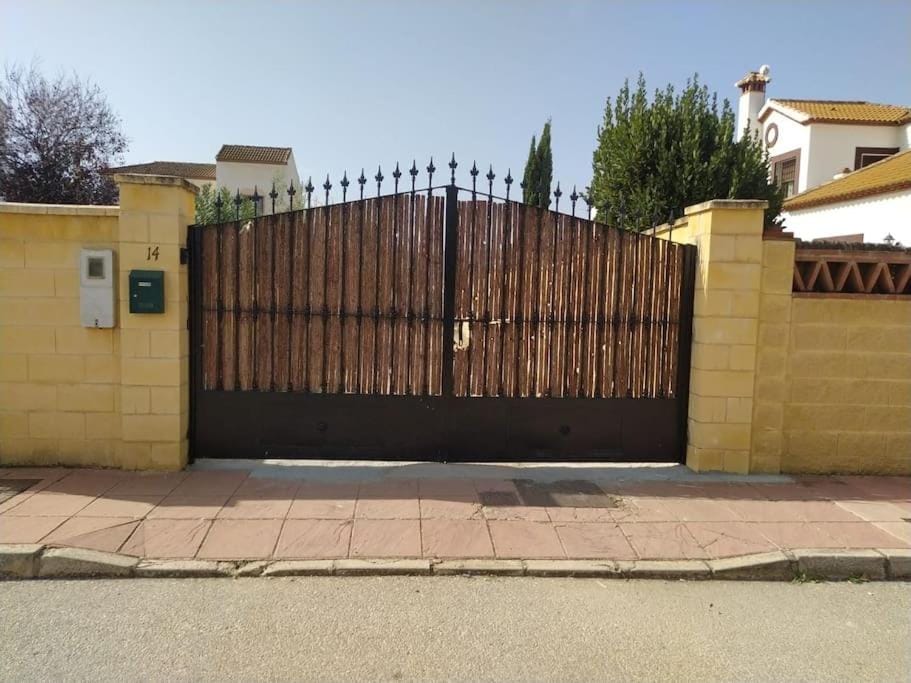 Agradable casa con piscina en la serranía. House in Sierra de Cádiz