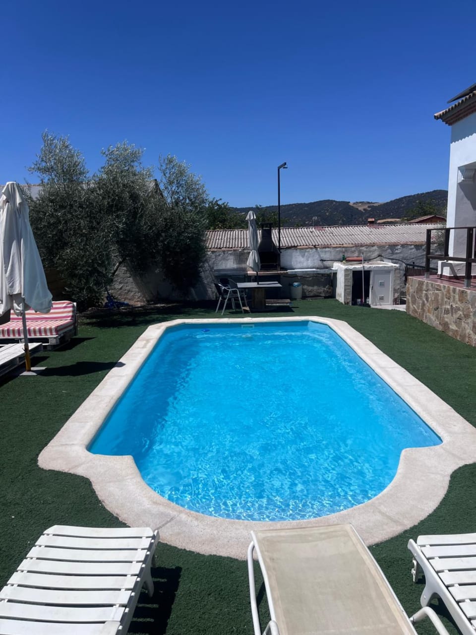 Agradable casa con piscina en la serranía. House in Andalusia