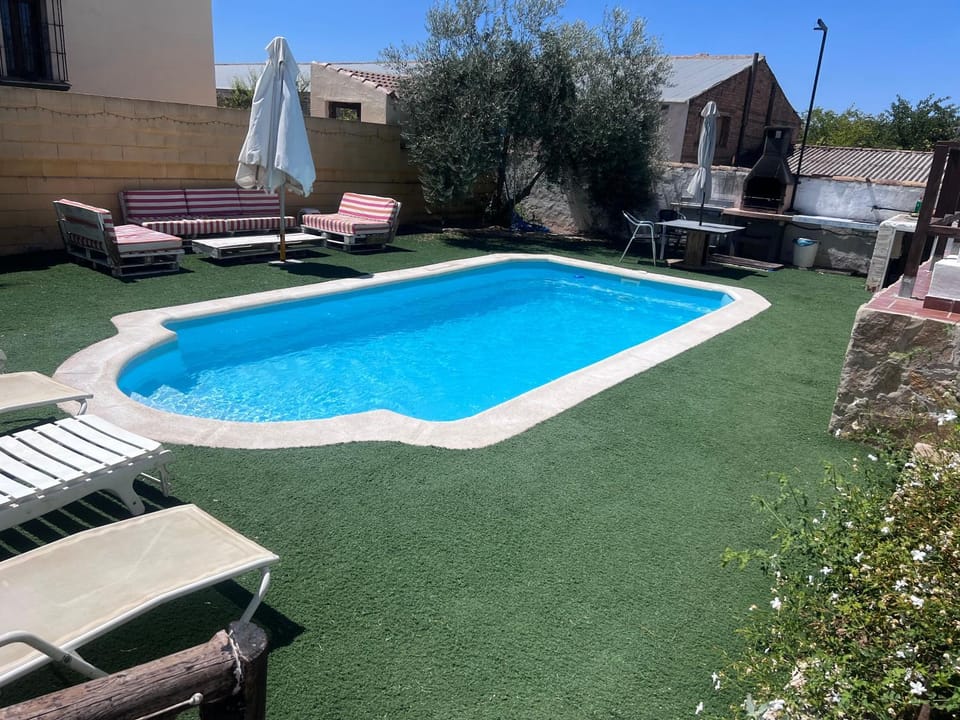 Agradable casa con piscina en la serranía. House in Andalusia