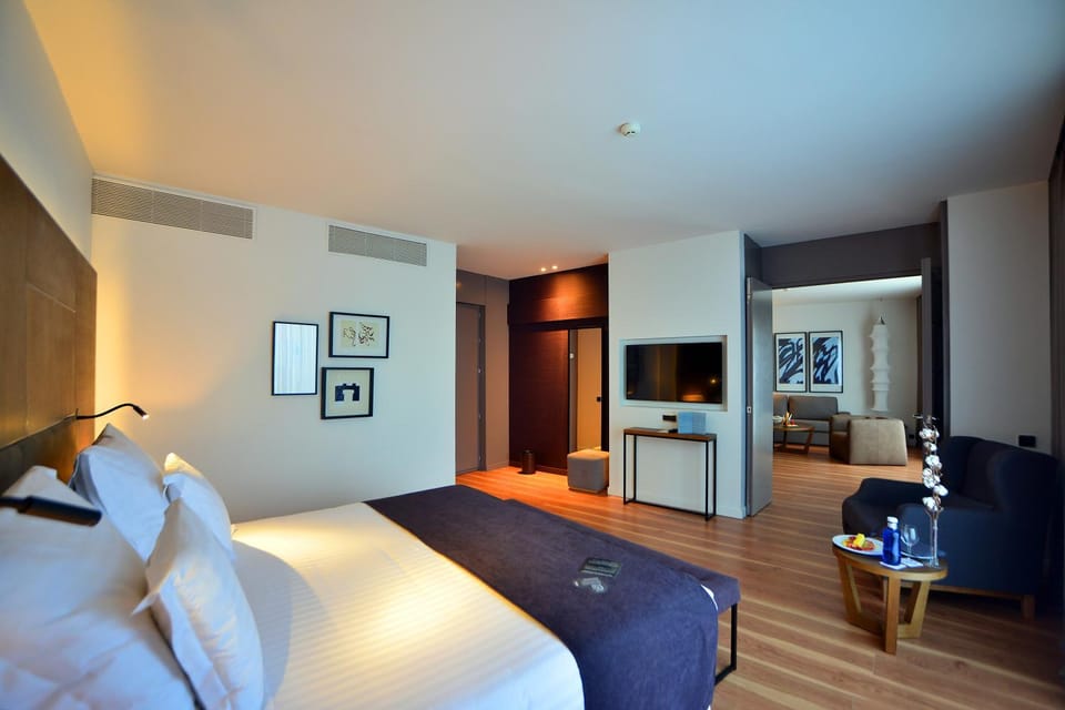 Bed, Coffee/tea facilities, Photo of the whole room, Seating area, Bedroom, On site