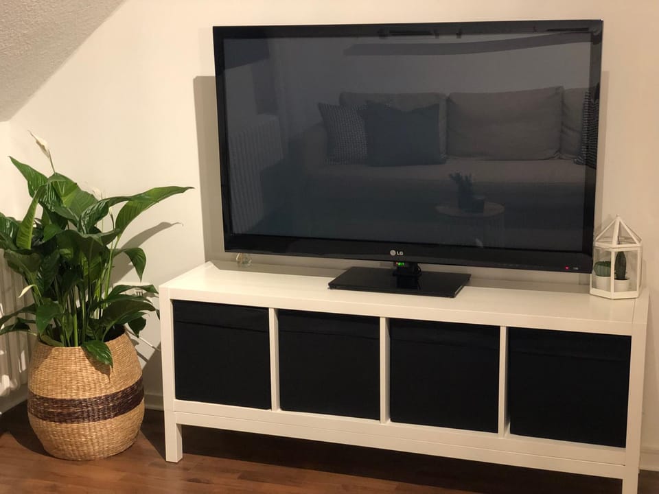 TV and multimedia, Living room, Evening entertainment