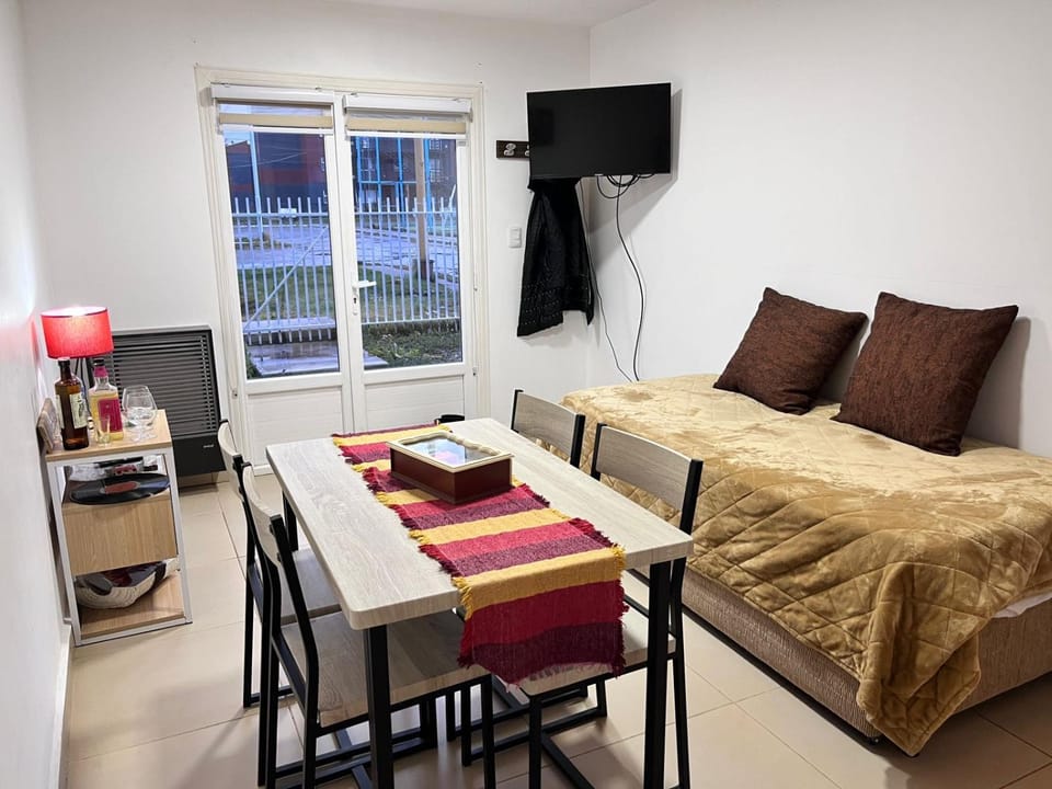 Facade/entrance, TV and multimedia, Coffee/tea facilities, Dining area, Drinks, heating