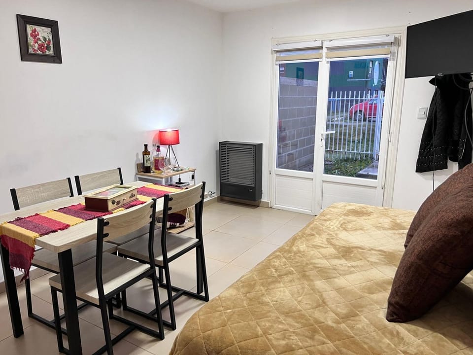 Facade/entrance, Bed, Night, Dining area, Drinks, heating, internet