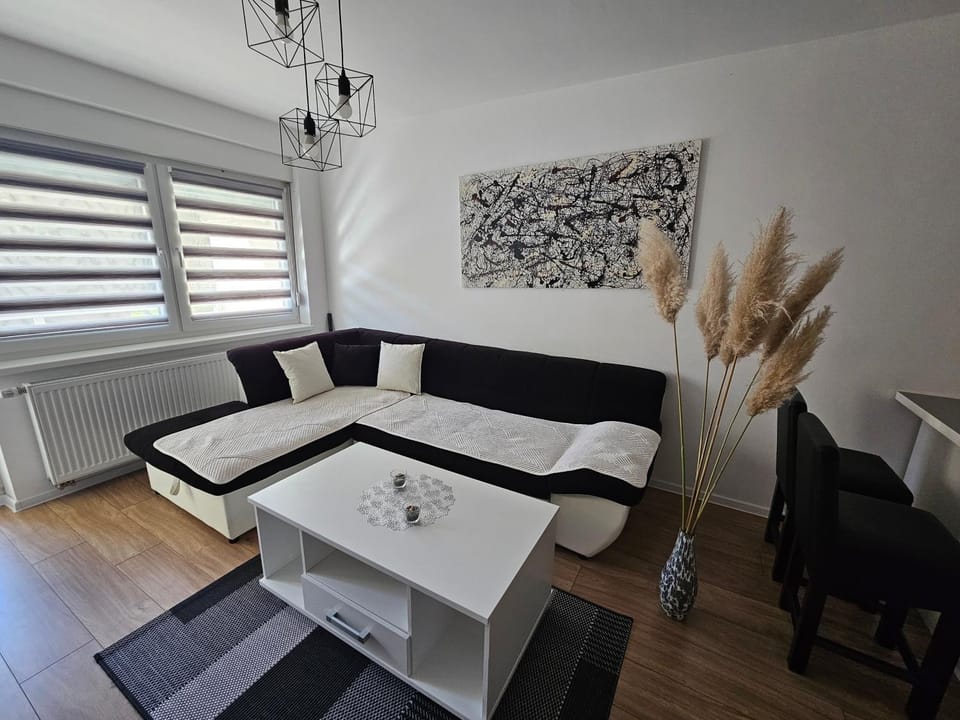 Bed, Seating area