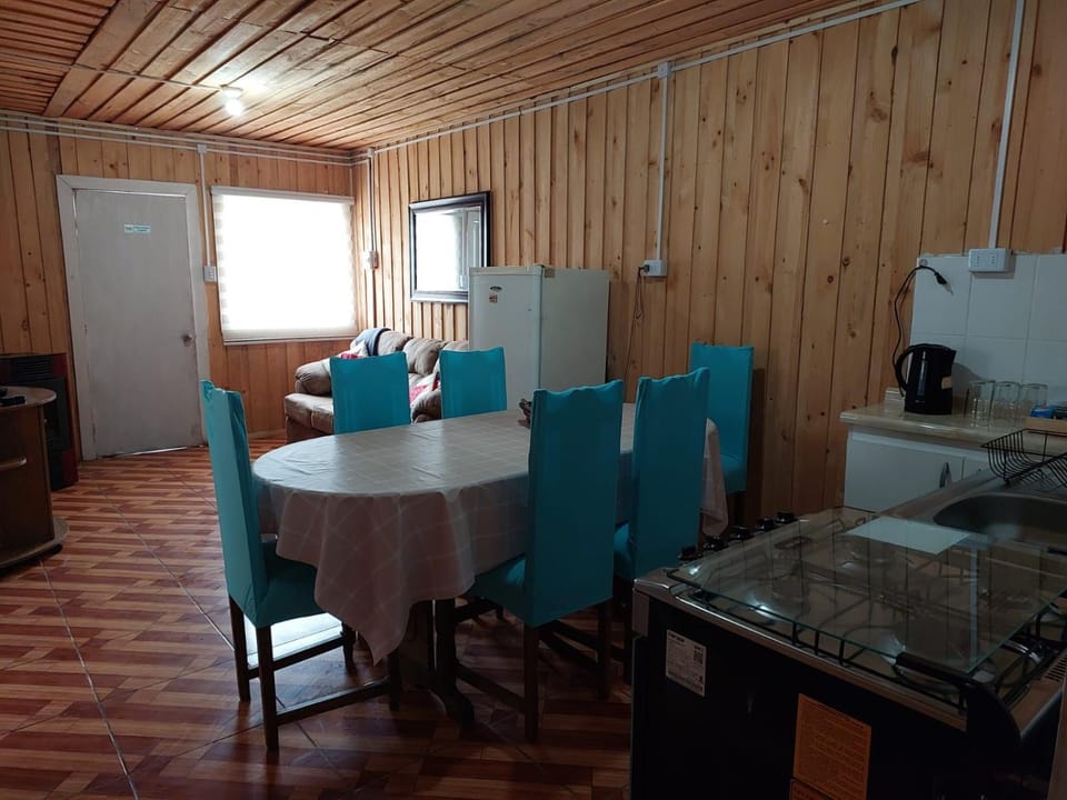 Kitchen or kitchenette, Living room, Seating area, Dining area, oven