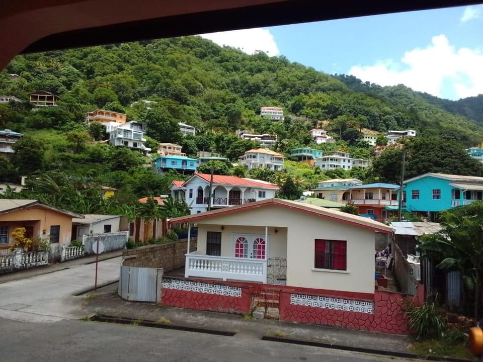 Day, Neighbourhood, Natural landscape, Mountain view, Street view
