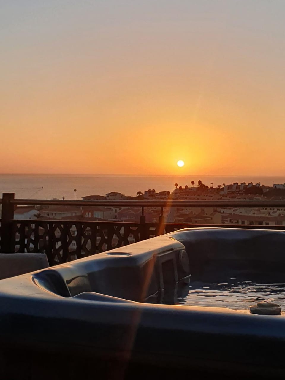 Calma Canaria Ocean Sunset Jacuzzi Wifi pool and bbq Apartment in Comarca Sur
