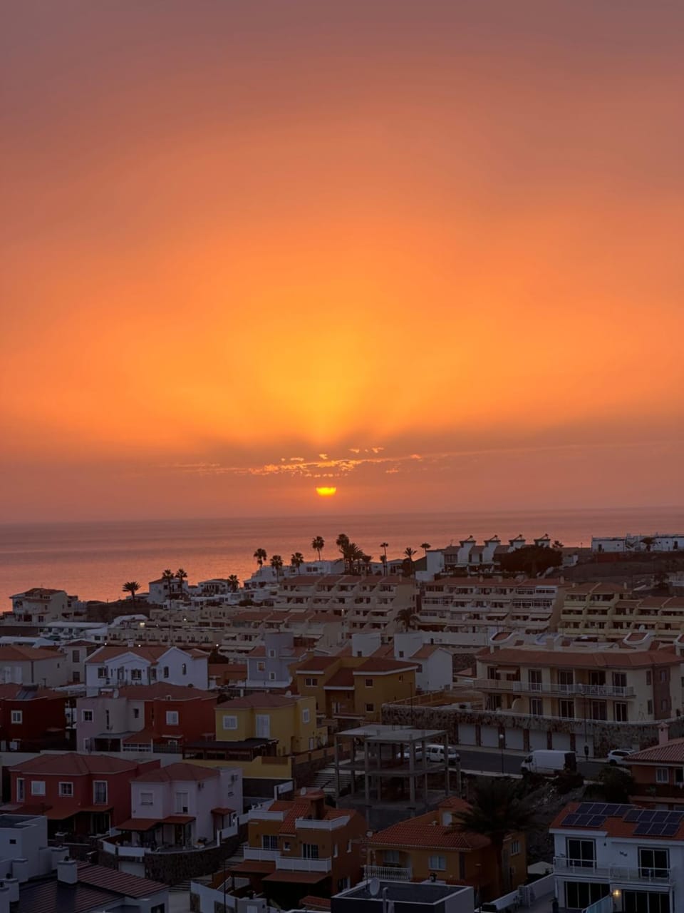 Calma Canaria Ocean Sunset Jacuzzi Wifi pool and bbq Apartment in Comarca Sur