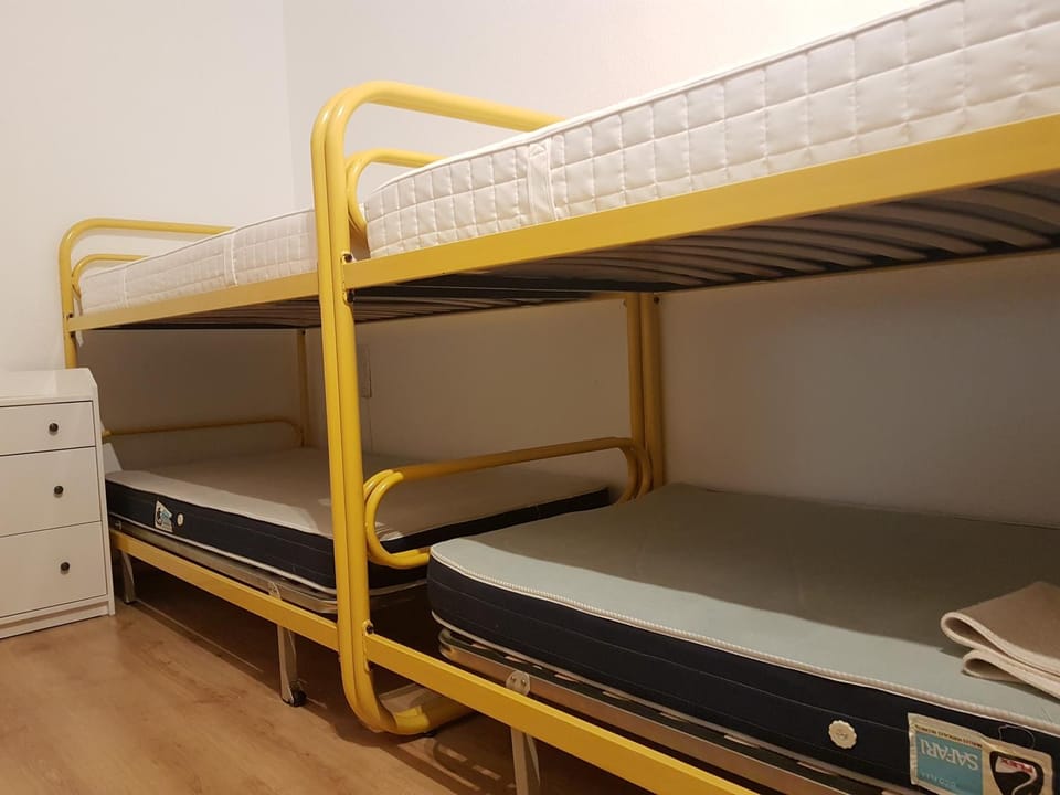 Bedroom, bunk bed