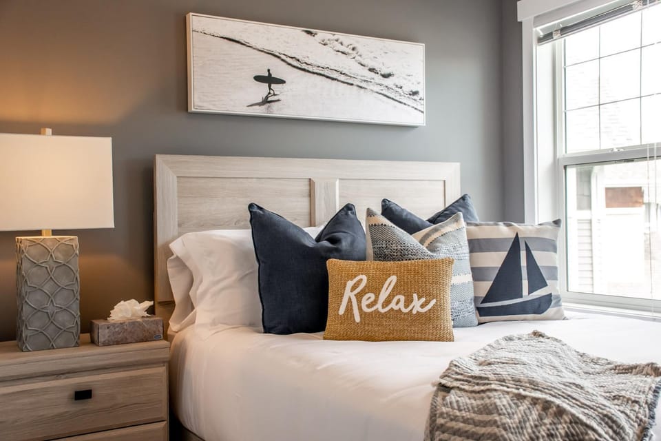 Bed, Decorative detail, Bedroom
