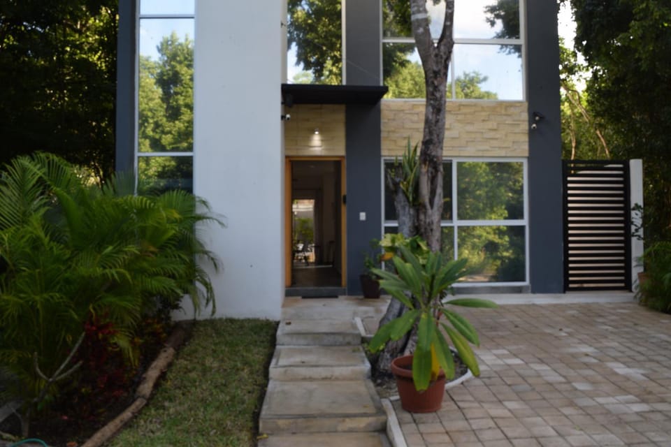 Facade/entrance