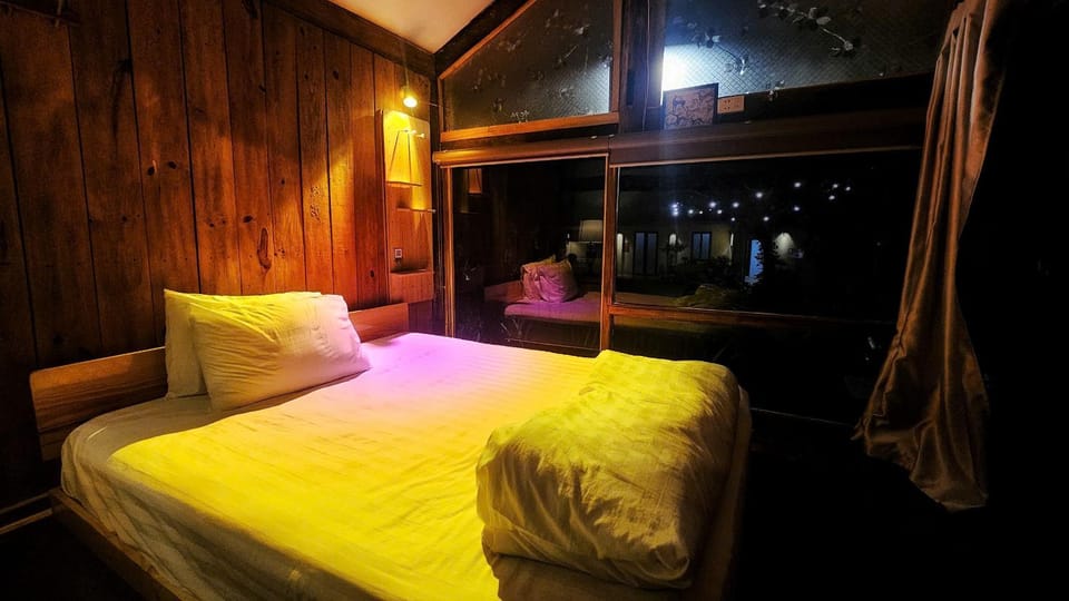 Bed, Night, Photo of the whole room, Bedroom