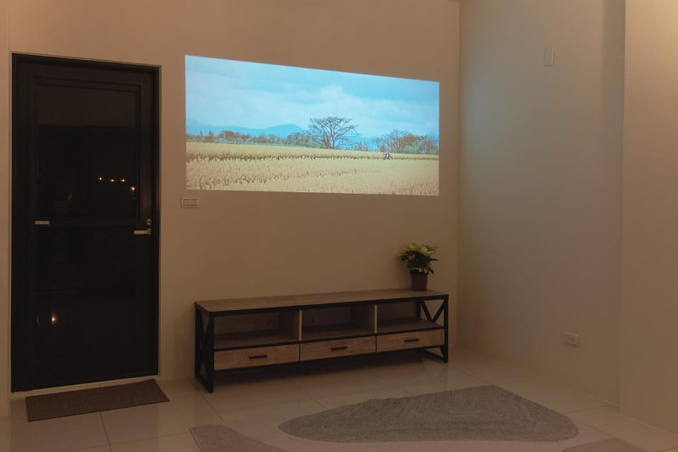 Communal lounge/ TV room, TV and multimedia