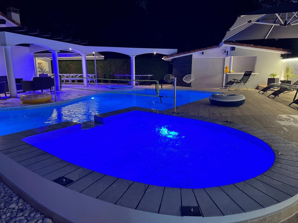 Villa Sany:10 Pers Maison 200m2 piscine , jacuzzi Villa in Nouvelle-Aquitaine