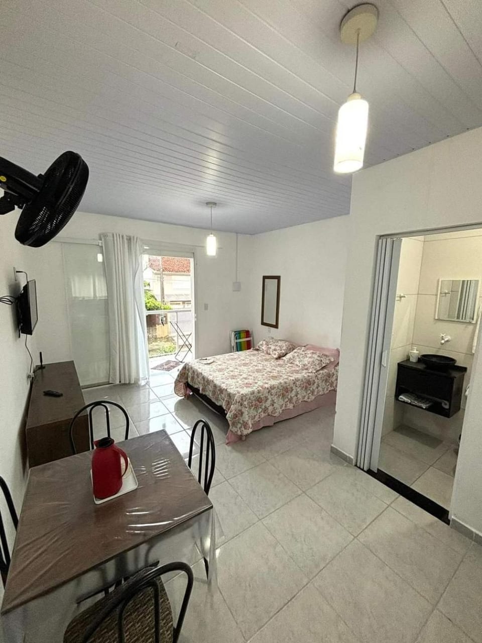 Kitnets à 190m do mar Apartment in State of Paraná