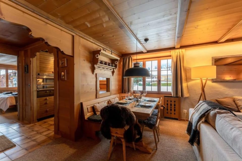 Photo of the whole room, Dining area