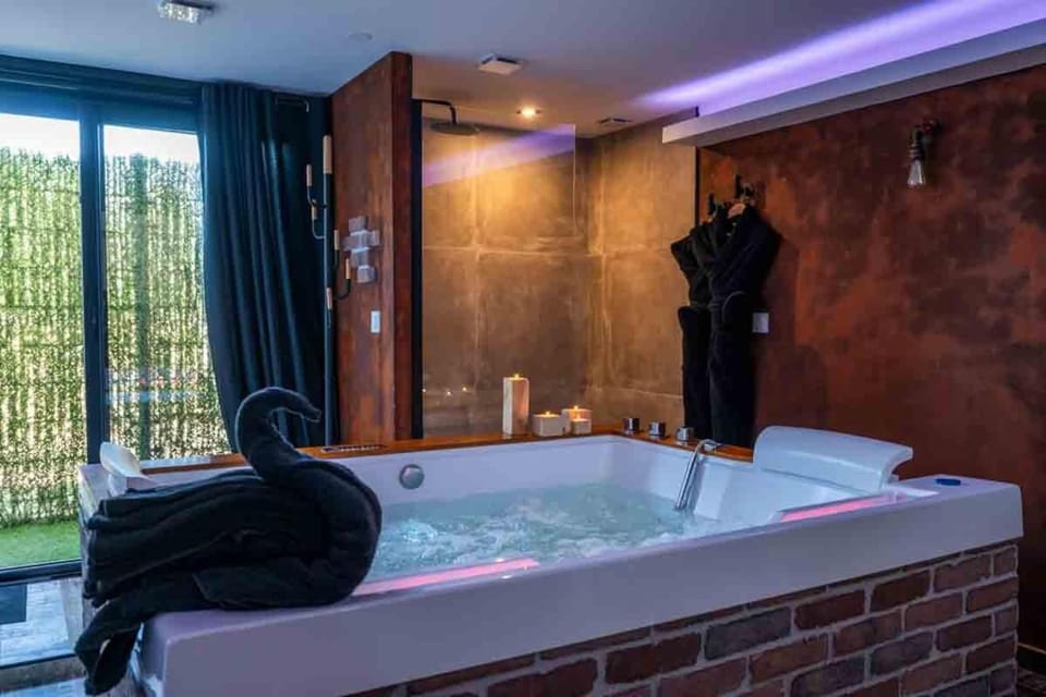 Shower, Hot Tub, Hot Tub, Spa and wellness centre/facilities