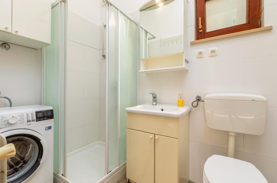 Shower, Toilet, Bathroom, washing machine