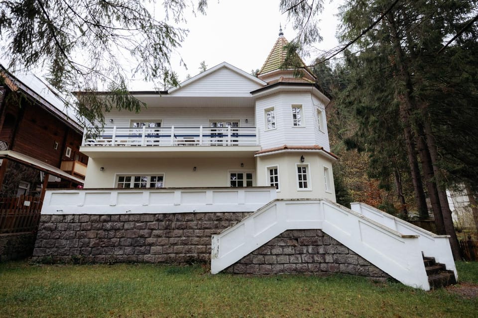 Property building, Garden, Garden view, Landmark view