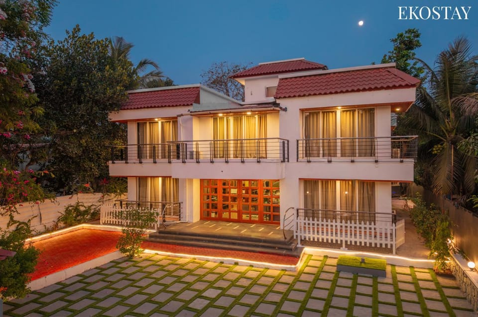 Property building, Night, Garden, Balcony/Terrace, Garden view