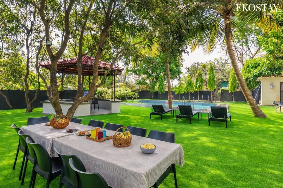 Spring, Day, Garden, Food and drinks, Dining area, Garden view
